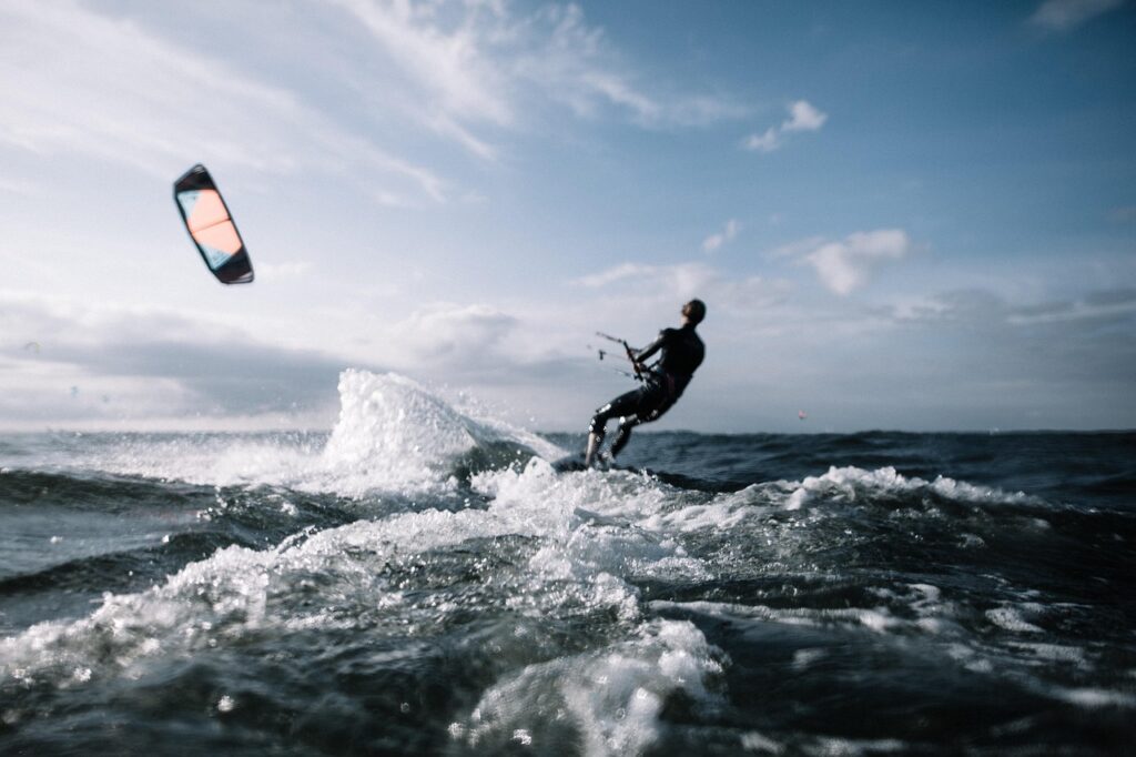 action, kite surfing, kiting, adventure, kite surfer, sea, kite, leisure, man, ocean, recreation, seascape, nature, splash, sport, surf, surfer, surfing, water, water sports, waves